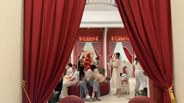 反弹!武汉结婚人数同比增长20.2%,多处排起长队
